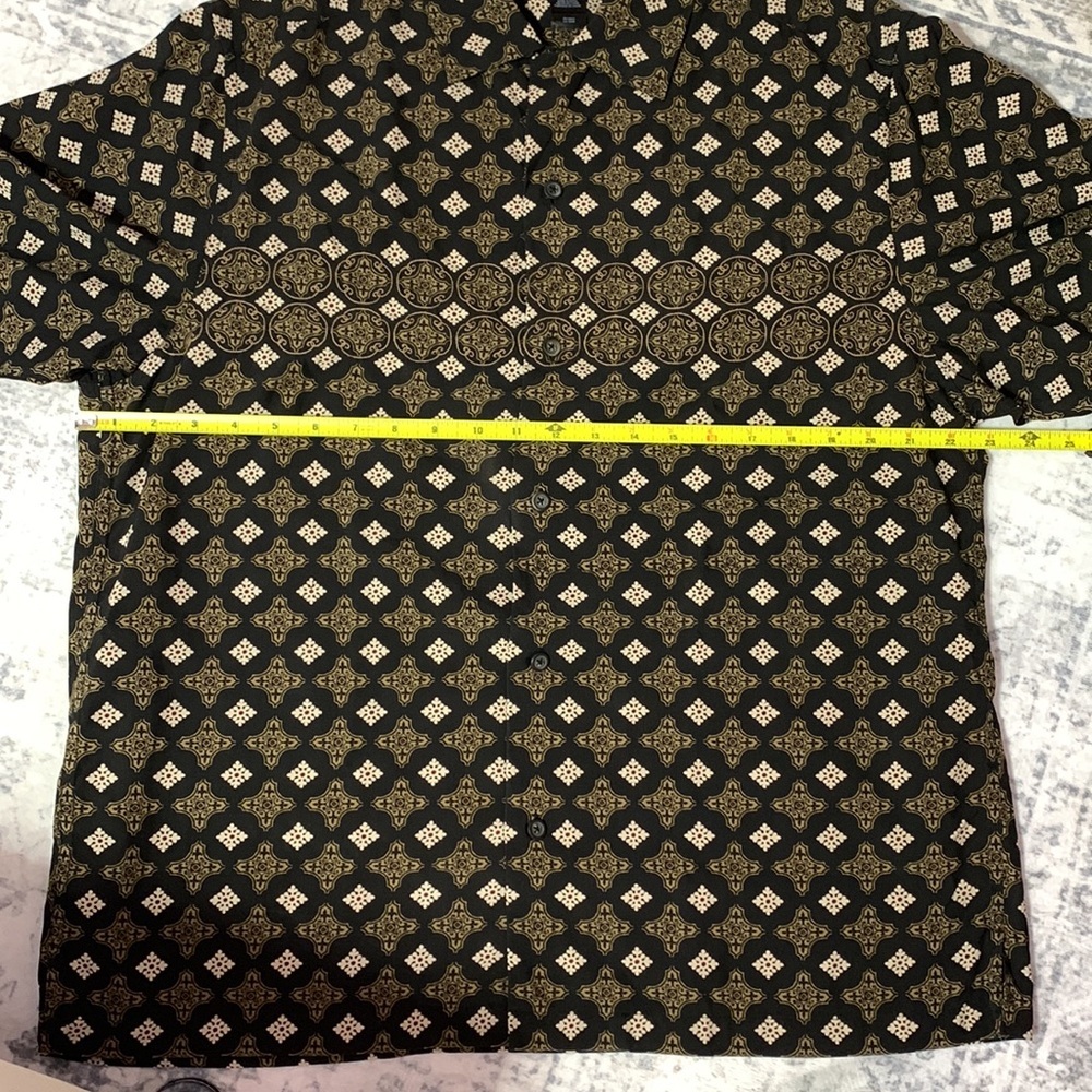 Vtg. Claiborne 100% Silk Black and Gold Geometric Button-Up Shirt - Picture 5 of 9